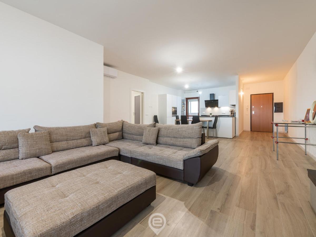 Giulia'S House Apartment Ористано Екстериор снимка